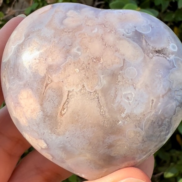 Creamy Blue Flower Agate Heart - Picture 5 of 6